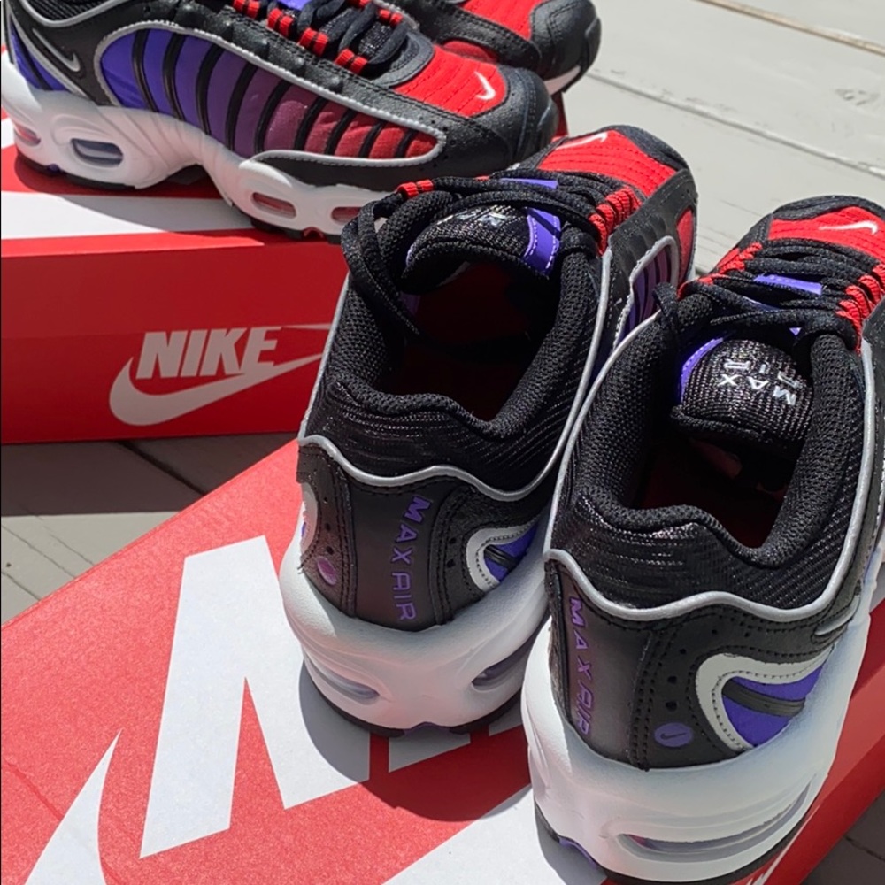 Nike Sneakers - Picture 6 of 7